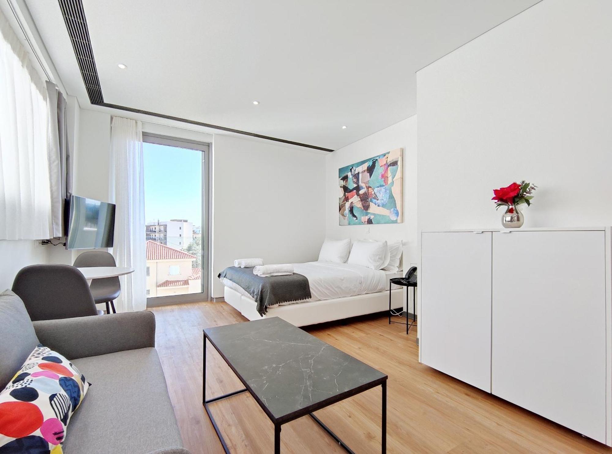 Verde Apartments *